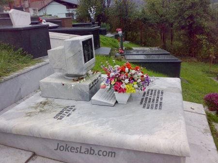 grave of computer nerds,