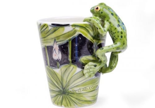 funny mug, frog climbing