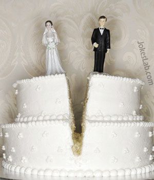 funny wedding, divorce cake, splitting moment
