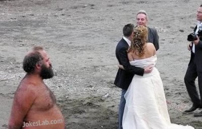 photo-bomb-beard-man-wedding