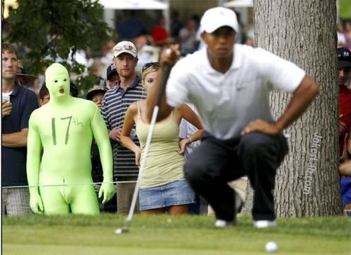 funny guy gets more attention than Tiger Woods inn golf course