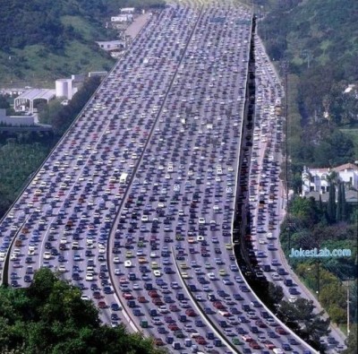 Funny-expressway-parking-only-seen-in-USA