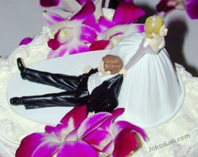 funny-wedding-cake-you-cannot-run-away