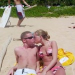 beach-photo-bomb-man-big-penis-and-couple-kissing